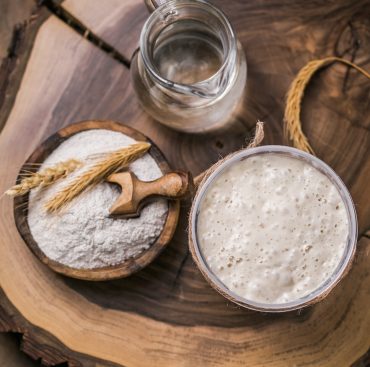 The leaven for bread is active. Starter sourdough ( fermented mixture of water and flour to use as leaven for bread baking). The concept of a healthy diet